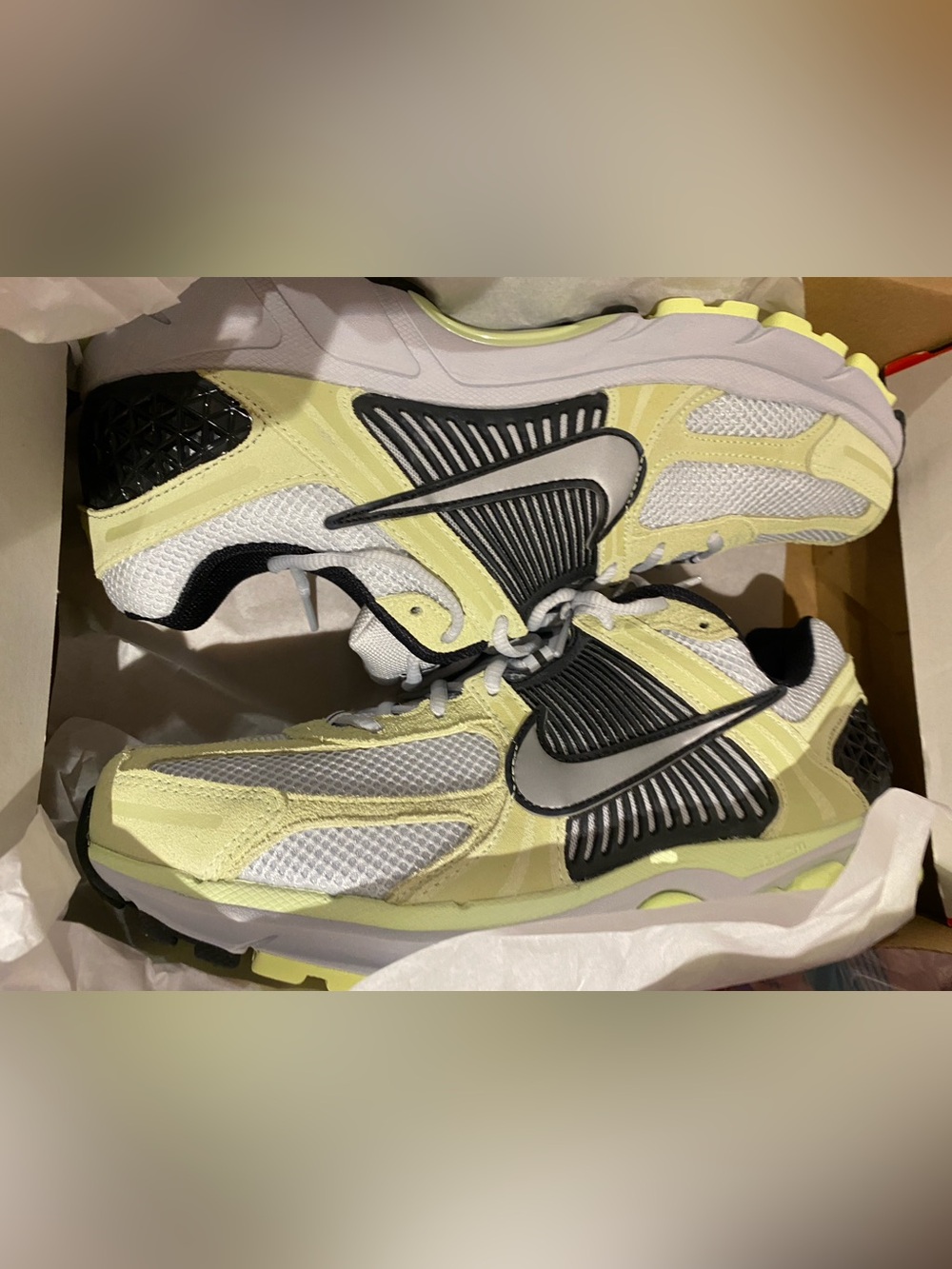 Nike Zoom Vomero 5 Mens size 11 HF1553700